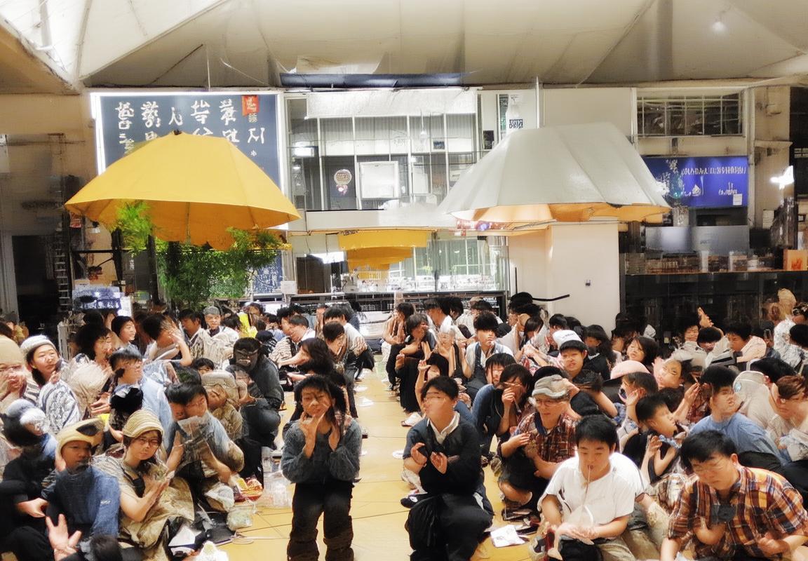 英雄联盟》全球总决赛：电竞精神闪耀，团队协作与版本理解铸就新王登基